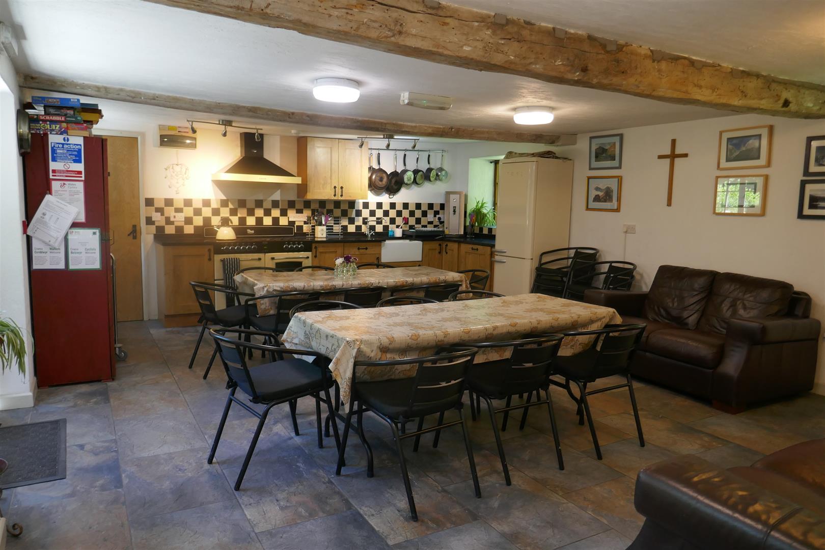 KITCHEN/DINING HALL